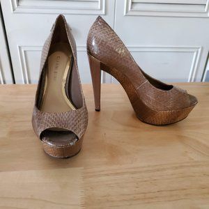 Gianni Bini snake tan platform heel